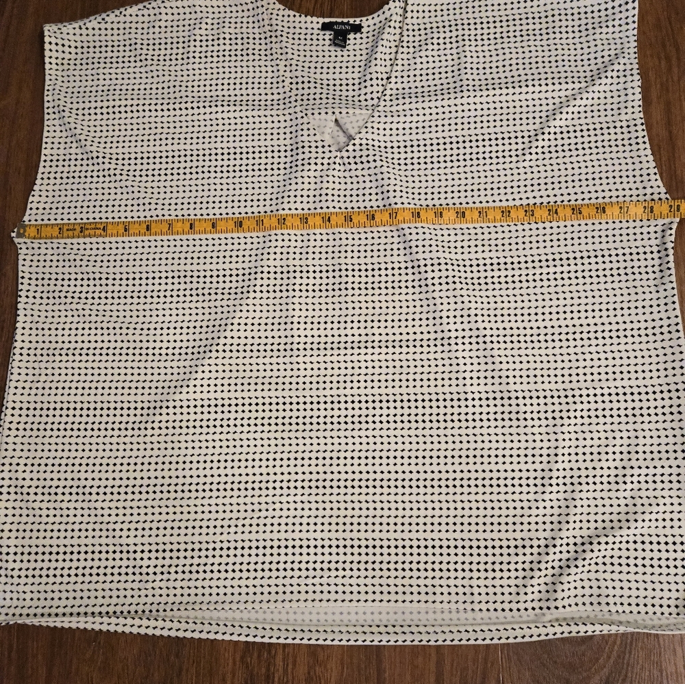 ALFANI SLEEVELESS BLOUSE WHITE WITH BLACK GEOMETRIC SHAPES